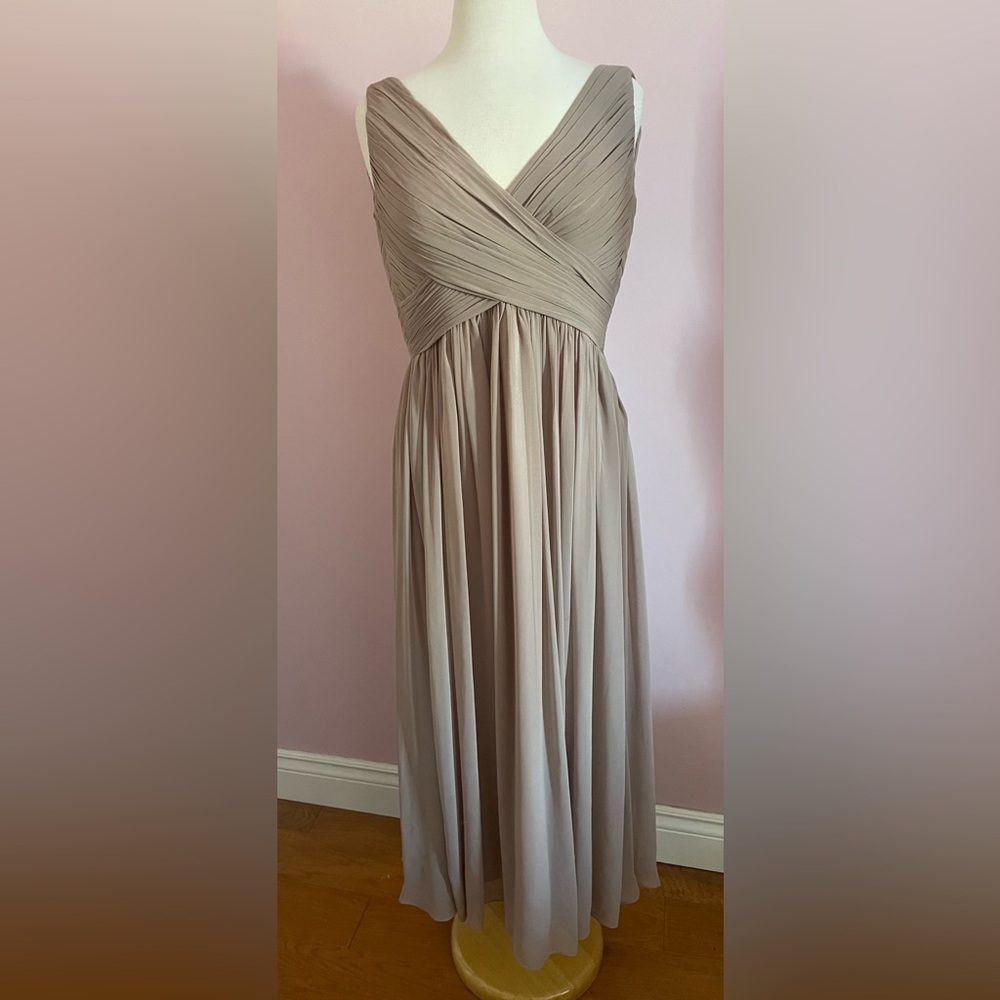 HOST PICK 🔥⚡️ Elegant Taupe Goddess Gown - Picture 2 of 10